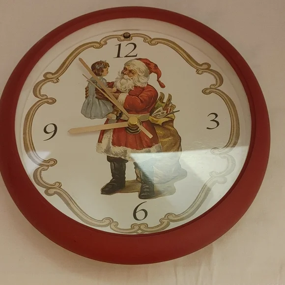 Santa Clock plays music - Picture 1 of 4